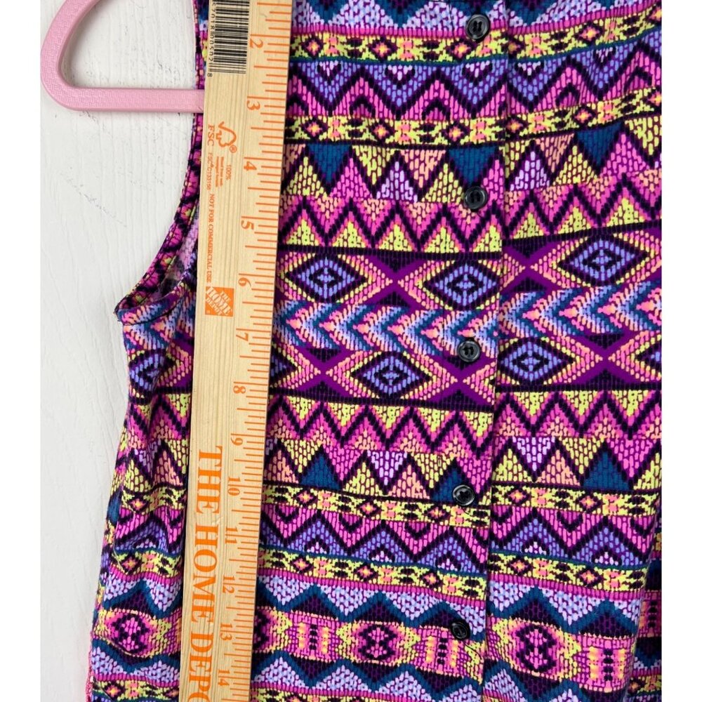 D-signed Geometric Tank - Picture 12 of 12